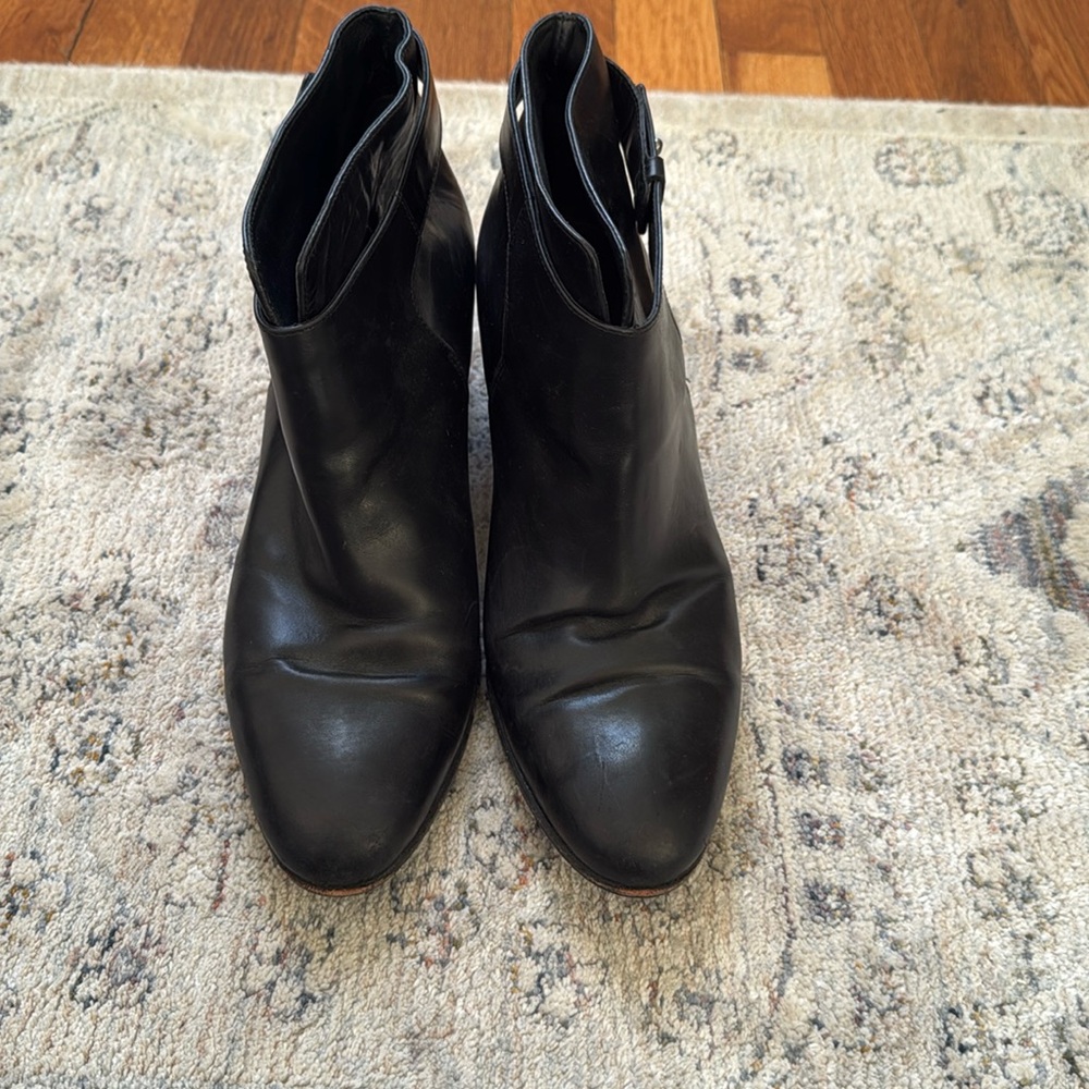Vince black ankle boot size 8.5 black leather 2.5 in heel